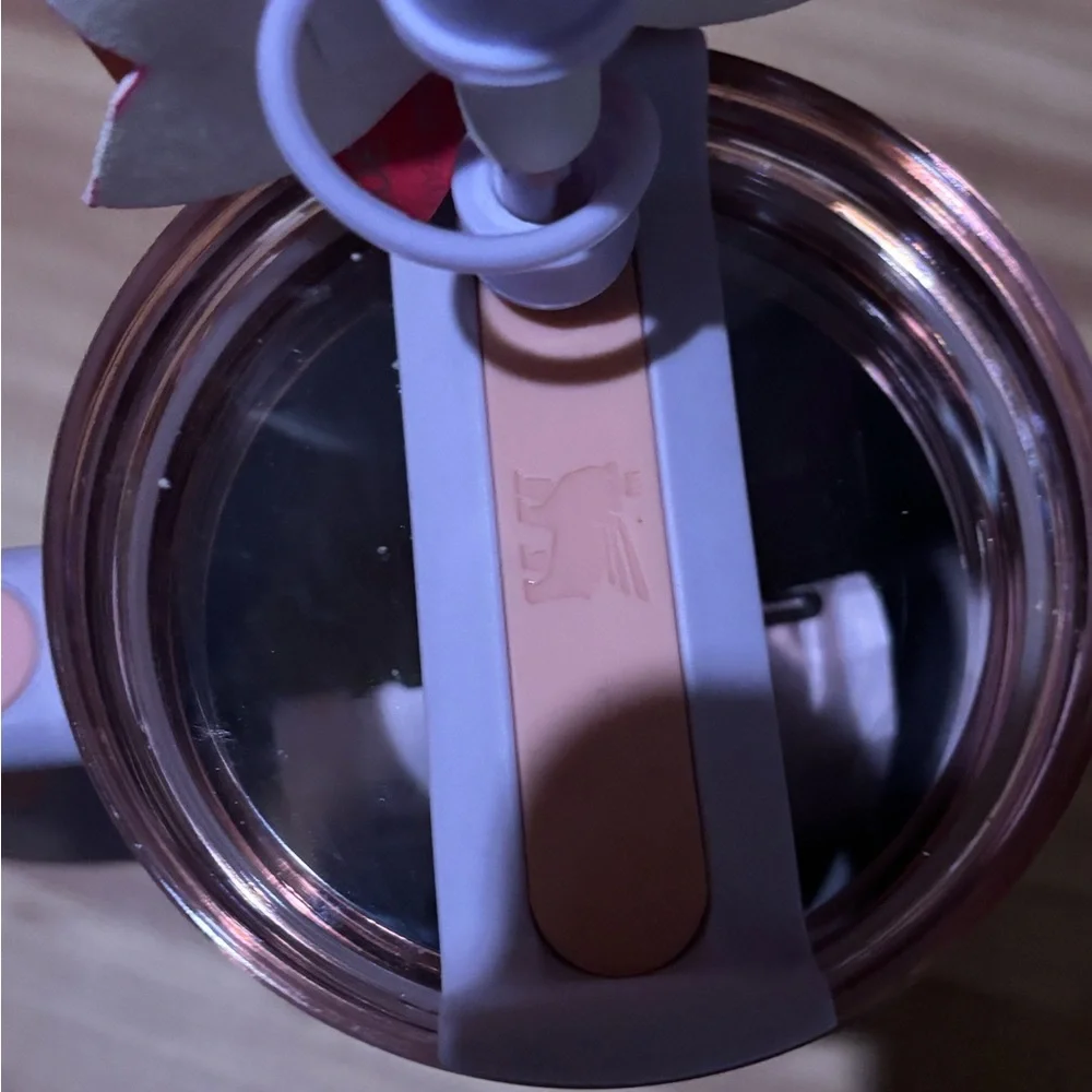 Stanley orchid glimmer 40oz. - Picture 3 of 3